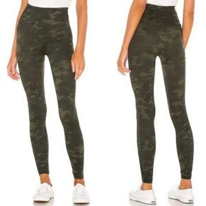 Spanx Look At Me Now Camo Seamless Leggings in green medium